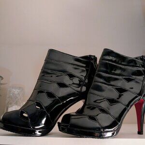 Chic Black Patent Open-Toe Ankle Bootie Heels size 7